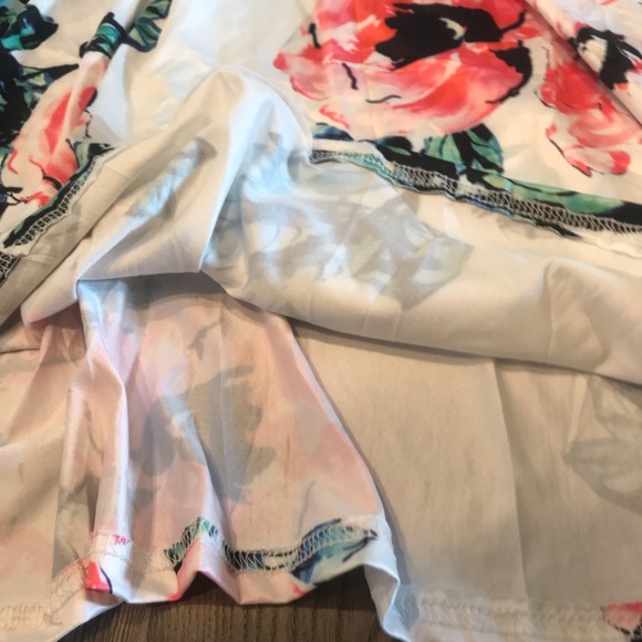 White maxi dress, long sleeve floral summer dress - Picture 3 of 8